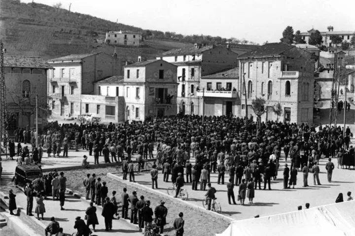 Piazza Garibaldi, 1° maggio 1950, comizio di Francesco D’Angelosante e Luigi D’Angelo