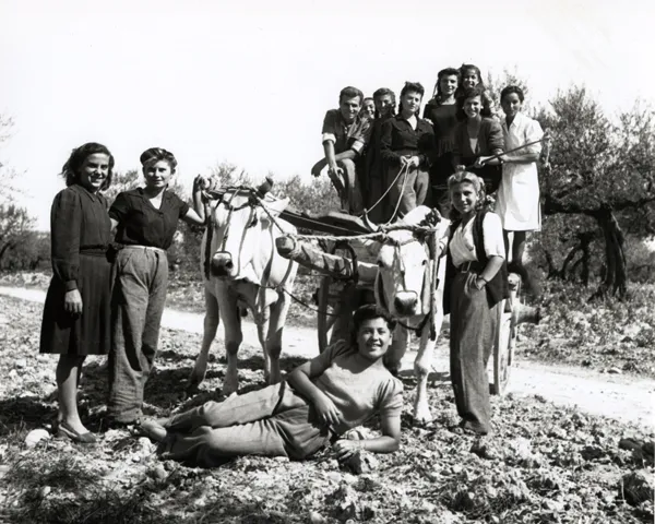 gruppo contadini, anni '50 f.to Sestili