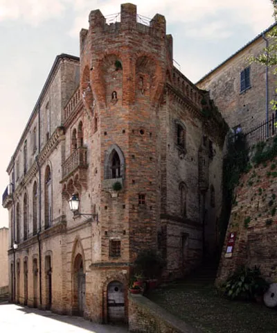 Loreto Aprutino: castelletto baldini palladini amorotti esterno (6 di 11)