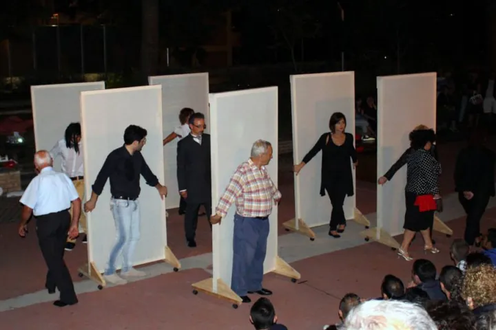 Teatro di cittadinanza: della commedia (99 di 118)