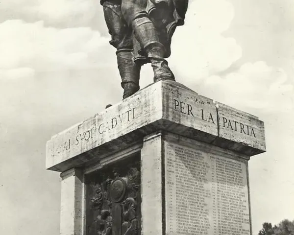 IL MONUMENTO AI CADUTI | Loreto Aprutino (Pe)