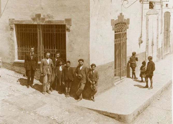 pescheria comunale in piazza-Mazzini-1925
