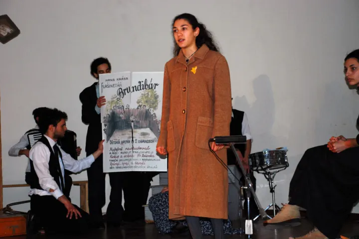 Teatro a scuola: terezin (149 di 194)